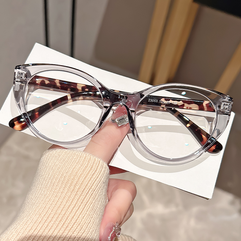 Street Fashion Photography - Occhiali anti-luce blu cat-eye con montatura