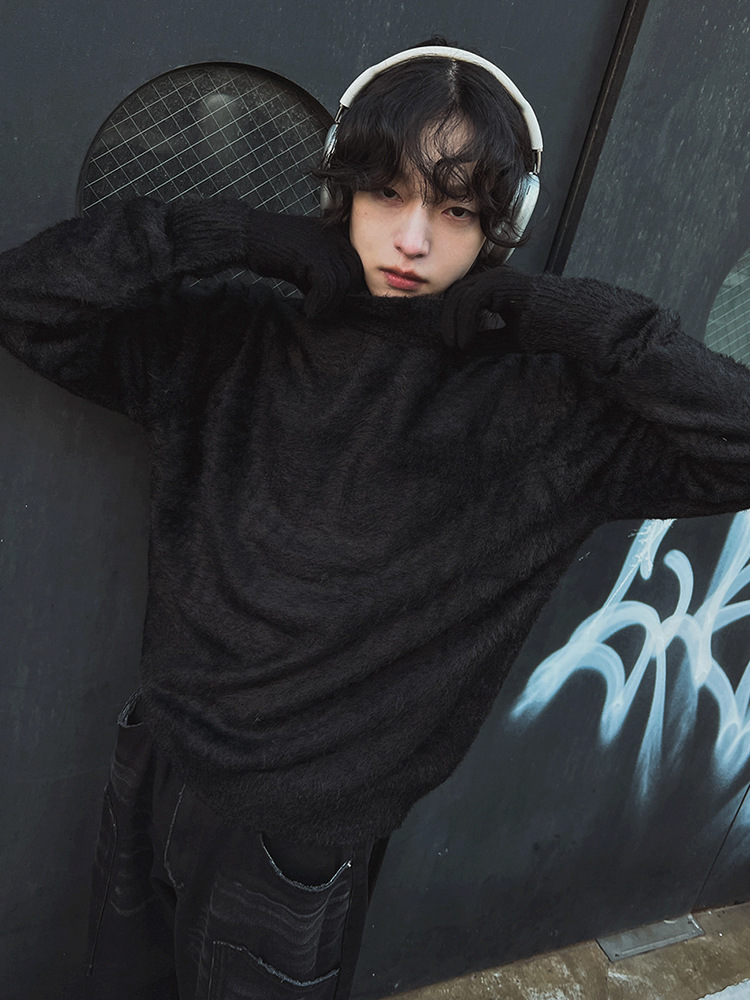 Street Fashion In London - Maglioni con Collo in Pelliccia da