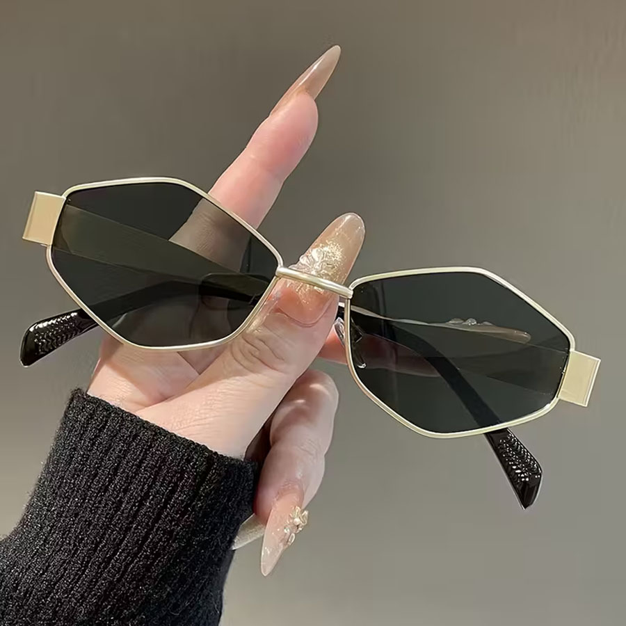 1 paio di occhiali alla moda r - Street Fashion Pose recensione e prezzo
