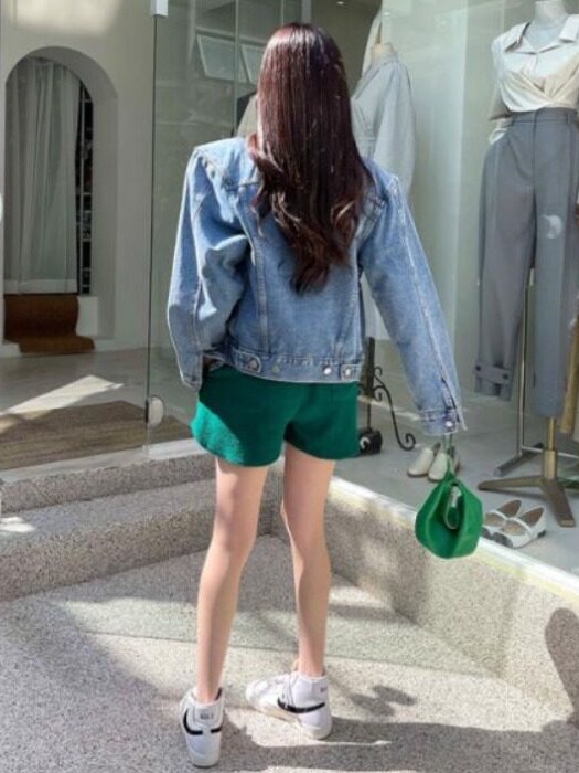 Giacca di jeans classica e int - Street Fashion Hong Kong recensione e prezzo