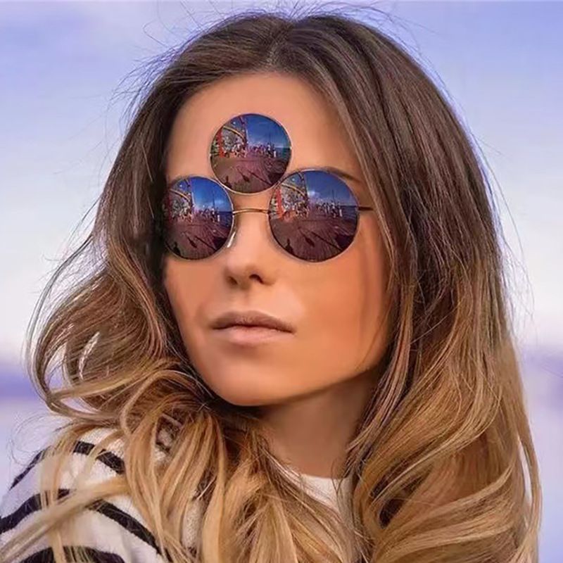 Occhiali da Sole Decorativi a  - Street Fashion Photography recensione e prezzo