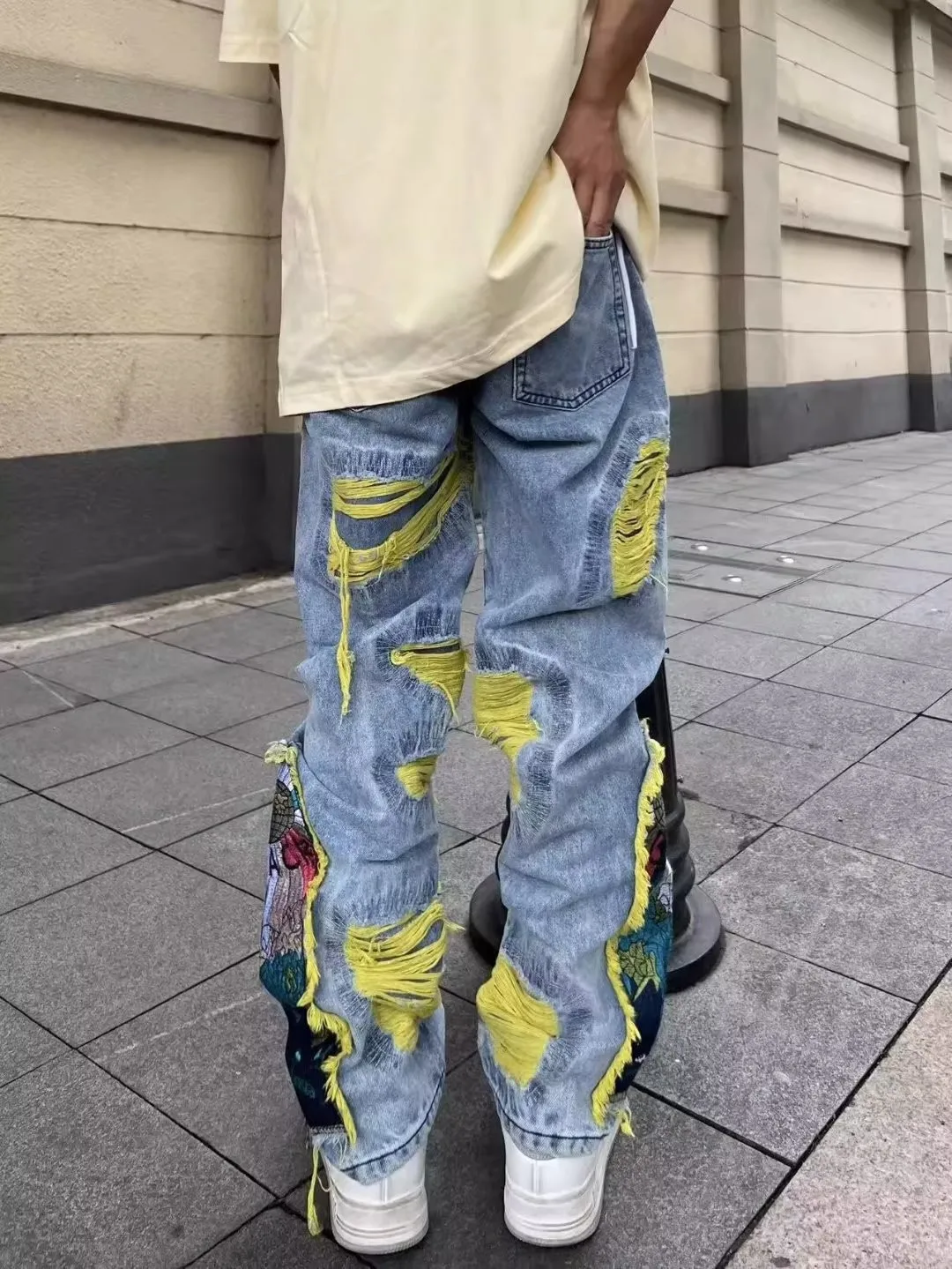 Jeans dilapidati con ricamo hi - Street Fashion In Japanese recensione e prezzo