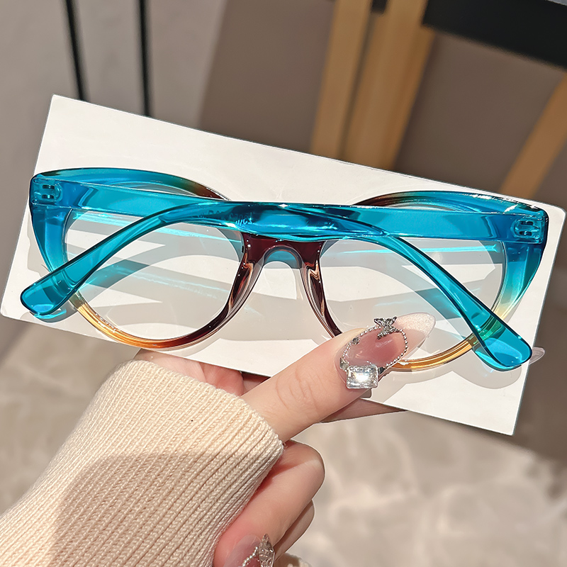 Occhiali anti-luce blu cat-eye - Street Fashion Photography recensione e prezzo