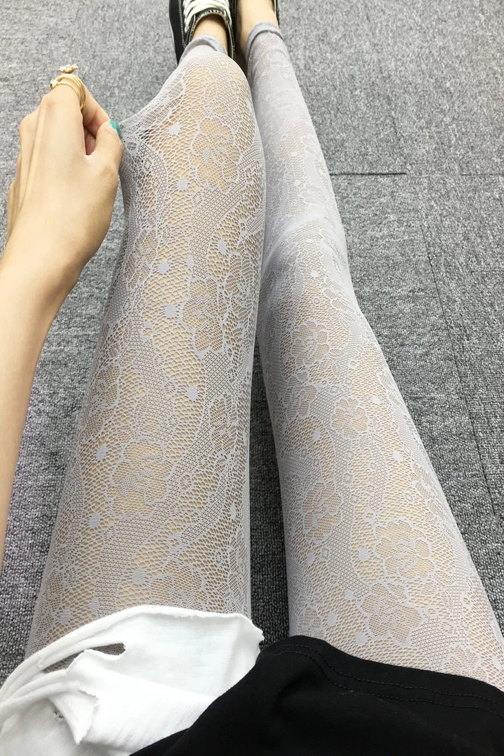 I pantaloni in pizzo della Cor - Street Fashion Trends 2025 recensione e prezzo