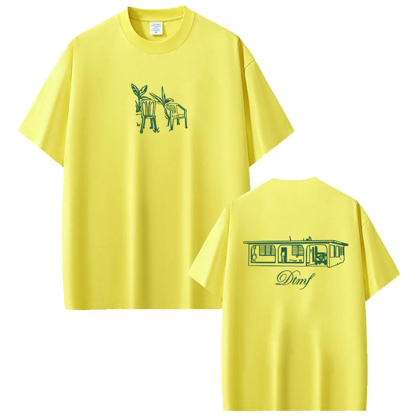 T-Shirt Rapper Bad Bunny 'Debi - Foto Street Fashion recensione e prezzo