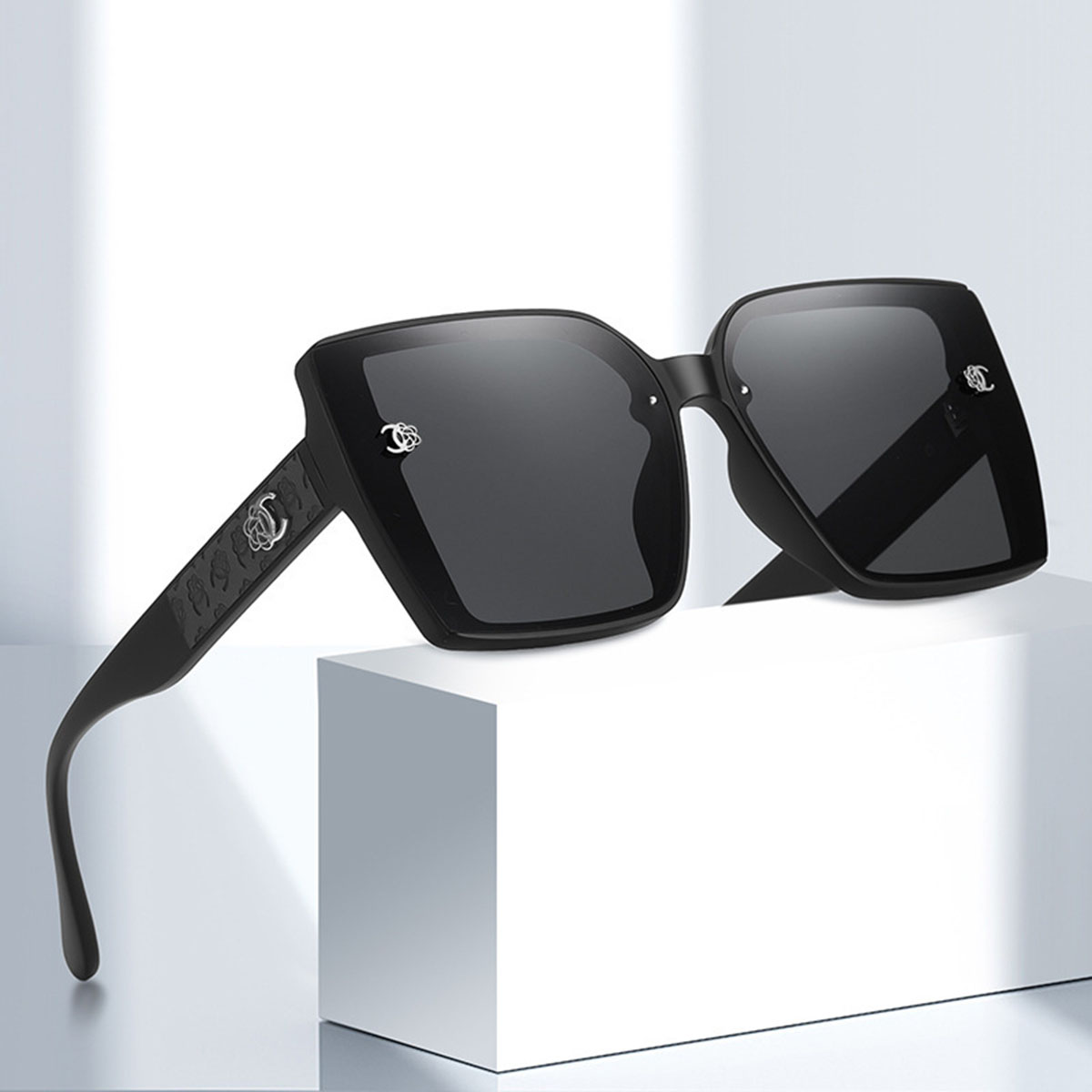 Nuovi Occhiali da Sole alla Mo - Street Fashion Definition recensione e prezzo