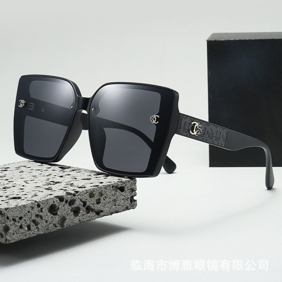 Nuovi Occhiali da Sole alla Mo - Street Fashion Definition recensione e prezzo