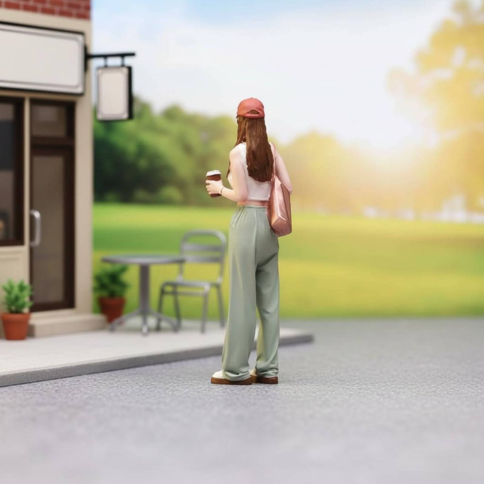 Statuetta di Ragazza con Caffè - Street Fashion Pose recensione e prezzo